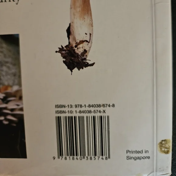 Mushroom Guide and Identifier Book - Picture 5 of 8